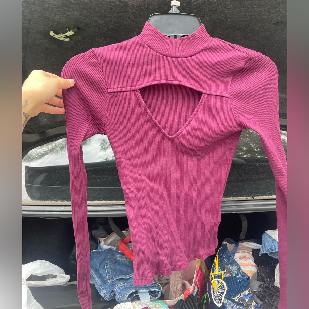 Cut out front long sleeve